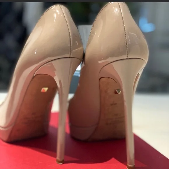 Authentic Valentino Garavani Iconic Nude pump’s - Picture 4 of 8
